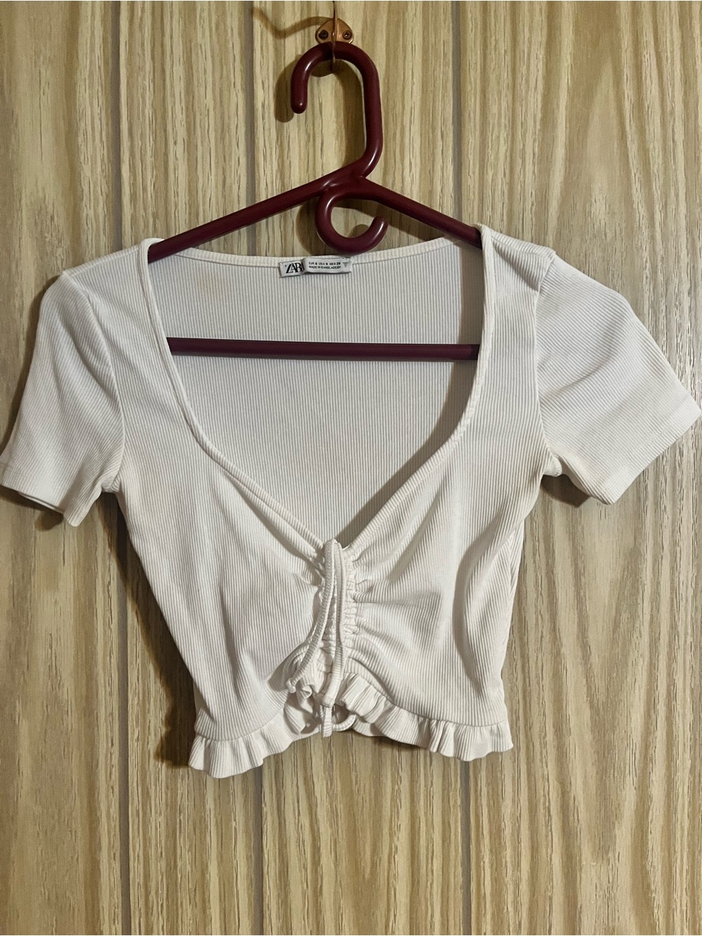 Zara White Ribbed Ruched Crop Top with Ruffle Hem – Size S
